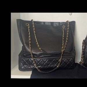 Chanel Tote Black As discussed